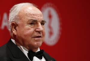 Helmut Kohl 'elden ayaktan kesildi'