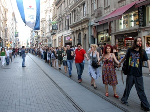 Hrant Dink'e Beyoğlu'nda 'insan zinciri'