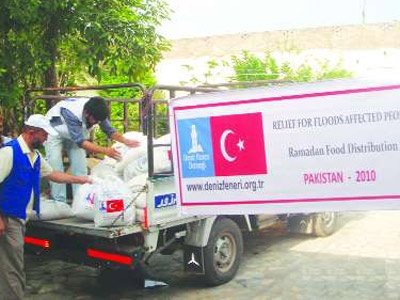 İkinci Deniz Feneri  Ekibi Pakistan'da