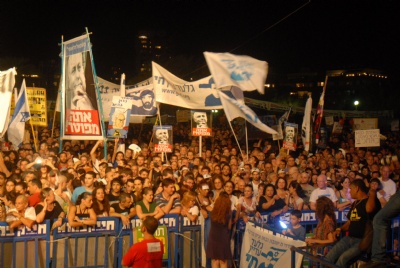 İsrail'de 450 bin kişi sokaklarda