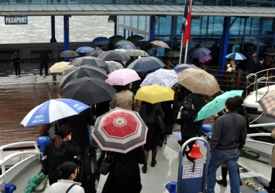 İzmir yağmura teslim oldu