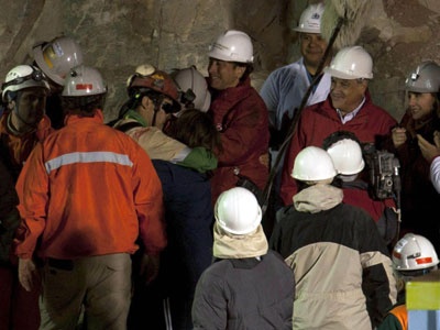 Kurtarılan madencilerden ilki madene döndü