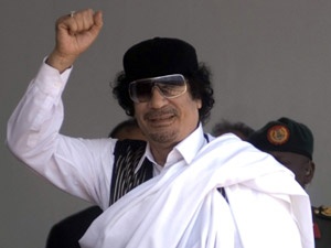 Kaddafi, Ras Lanuf'u bombaladı