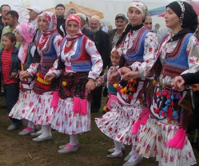 Kadırga'da yaz defılesı