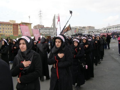 Alkış yerine salavatlarla karşılandı