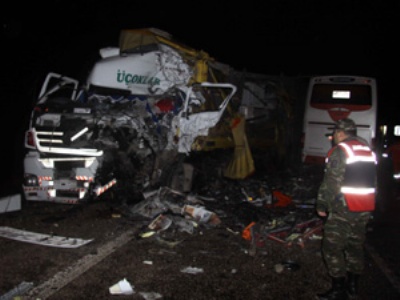 Sivas'ta kaza: 1 ölü, 15 yaralı