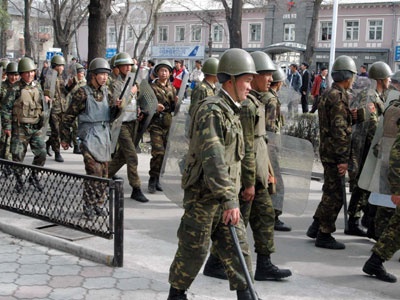 Kırgızistan'da güvenlik güçlerine "vur" emri