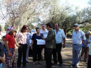AK Partili kadınlardan Menderes köylerini ziyaret 