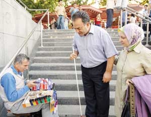 Lokman Ayva: Cami çıkışı cebime para koyuyorlar