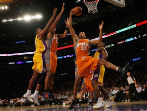 Los Angeles Lakers: 121 Phoenıx Suns:102