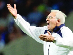 Luis Aragones efsaneleri solladı