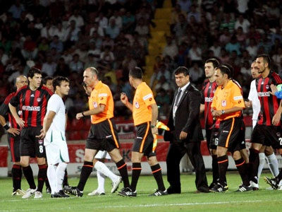 Gaziantep'te Bursa gol attı, maç tatil edildi