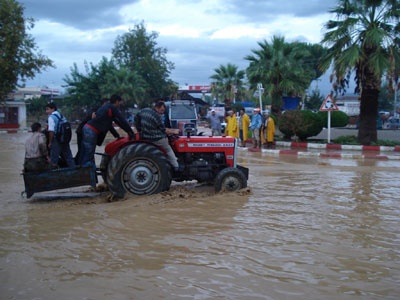 Manisa'da sel etkili