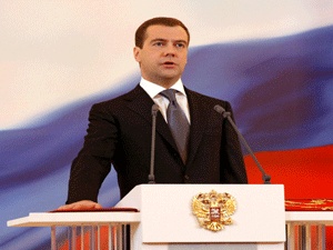 Medvedev'den NATO'ya rest