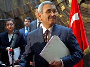 Turkish central bank urges govt to cut spending