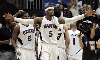 Bucks, Hawks'ın sahasından yenik ayrıldı