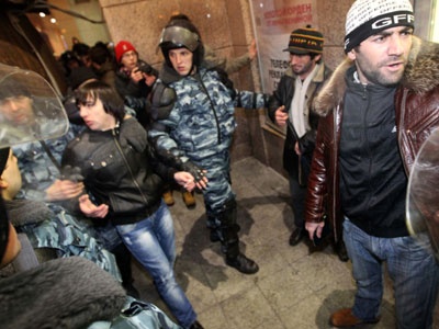 Moskova'da etnik çatışma: 1000 gözaltı