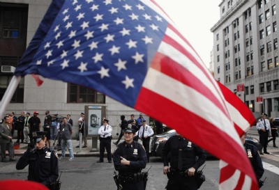Wall Street işgalcilerinden polis şiddetine isyan