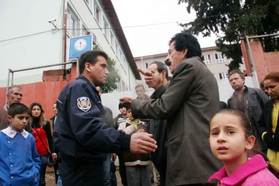 Öğrencinin ağabeyi okul bastı