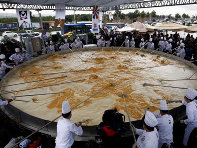 Dünyanın en büyük omleti bizim