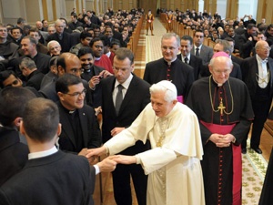Tacizci rahipler Vatikan'ı yaktı