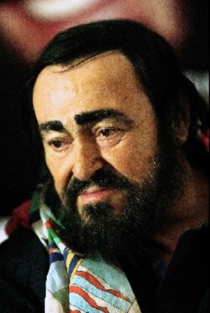 Pavarotti hastaneye kaldırıldı