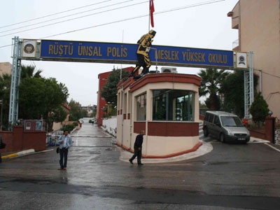 Polis okulunda dayak