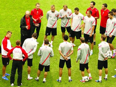 Polonya, EURO 2012'ye Smuda takıma veda etti