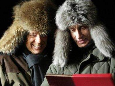 Putin'in 'geyik  kalbi' hediyesi Silvio'yu bayıltt