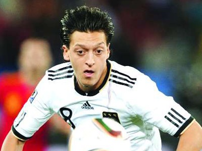 Real'in Özil aşkı bitmiyor