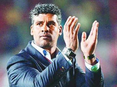 Rijkaard seriye bağladı