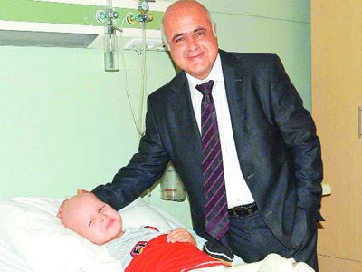 Rus çocuğun gözlerini  Türk doktor kurtardı