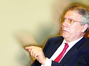 Aziz Yıldırım'dan çifte sinyal