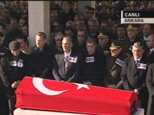 Devletin zirvesi şehitlerin cenaze töreninde birar