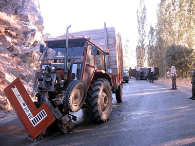 Askeri araç kaza yaptı: 4 asker yaralı