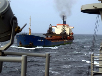 Somalili korsanlar süper tankeri ele geçirdi