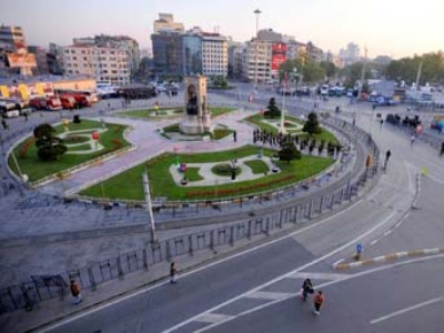 Yılbaşı için Taksim'e seyyar hastane