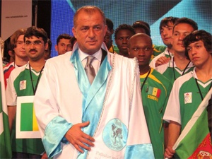 Fatih Terim cübbe giydi