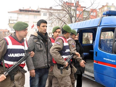 PKK üyesi 3 kişi sınırda yakalandı