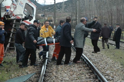 Tren kazasında 3 kişiye gözaltı