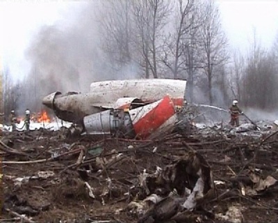 Polonya liderinin uçağı düştü: 96 kişi öldü