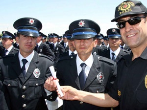 Üniversite mezunu 10 bin polis alınacak   