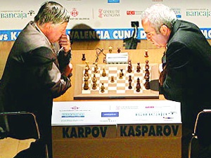 Efsanelerin buluşmasında Kasparov önde 