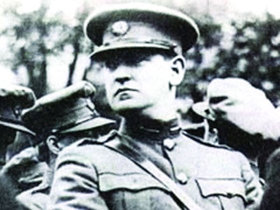 Michael Collins'in saçı satılmayacak