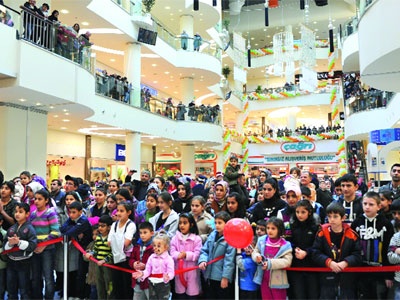 Başakşehir'in gözbebeği Olimpa AVM açıldı