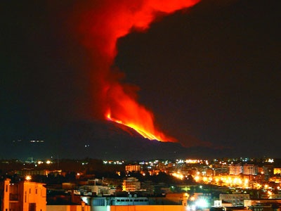 Etna yine uykusundan uyandı