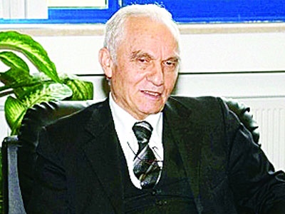 Eski Dışişleri Bakanı Yaşar Yakış Başkent'te