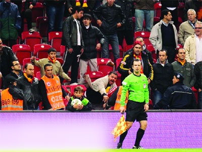 Papucu dama atıldı