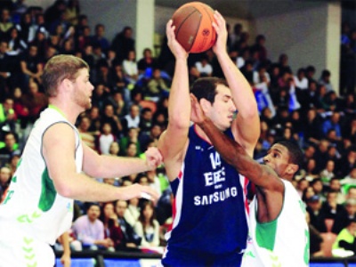 Efes, Malaga'ya evinde teslim oldu