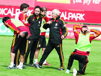 Bülent Ünder iş başı yaptı yükselme sözü verdi